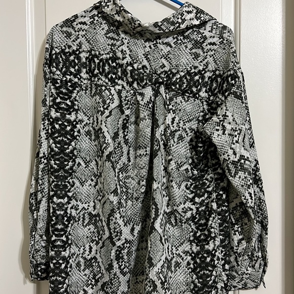 Button down snake print - Picture 2 of 3